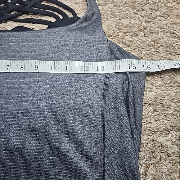Lululemon Wild Built In Active Bra Tank  Striped Sz 4 Gray & Black - Picture 7 of 7